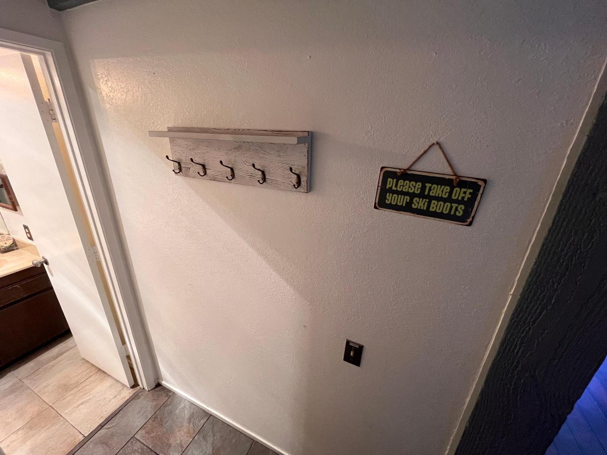Cozy With Loft At Mammoth & Racquet Club, Hot Tub, Garage, 10 Min Walk To Lifts Appartement