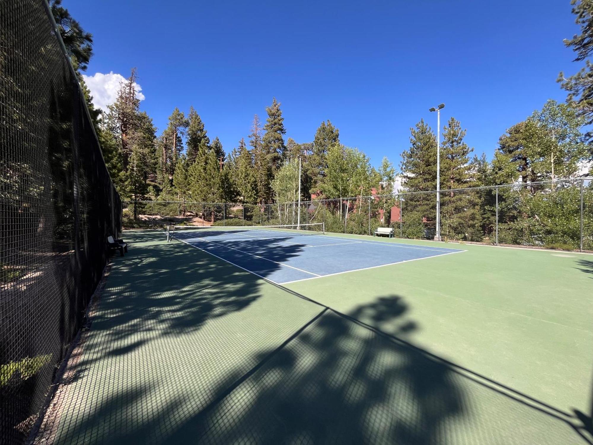 Apartment Cozy With Loft At Mammoth & Racquet Club, Hot Tub, Garage, 10 Min Walk To Lifts
