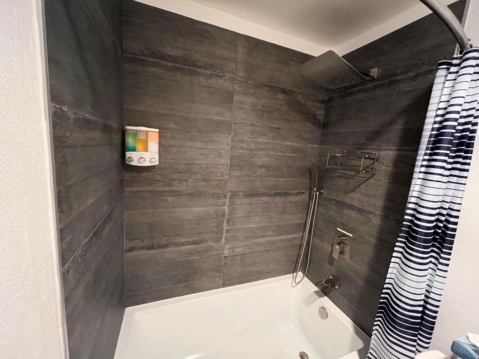 Cozy With Loft At Mammoth & Racquet Club, Hot Tub, Garage, 10 Min Walk To Lifts Apartment Mammoth Lakes