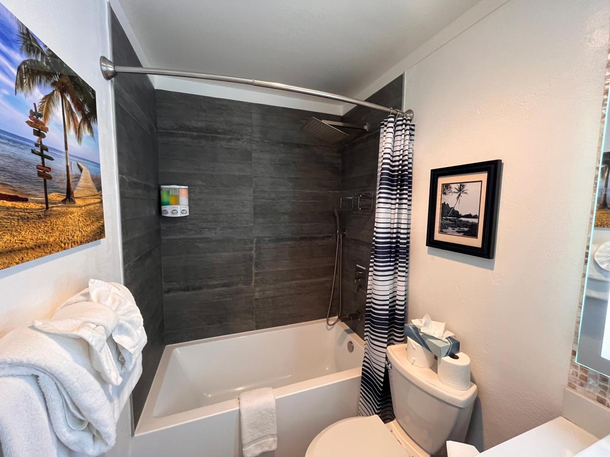 Cozy With Loft At Mammoth & Racquet Club, Hot Tub, Garage, 10 Min Walk To Lifts *