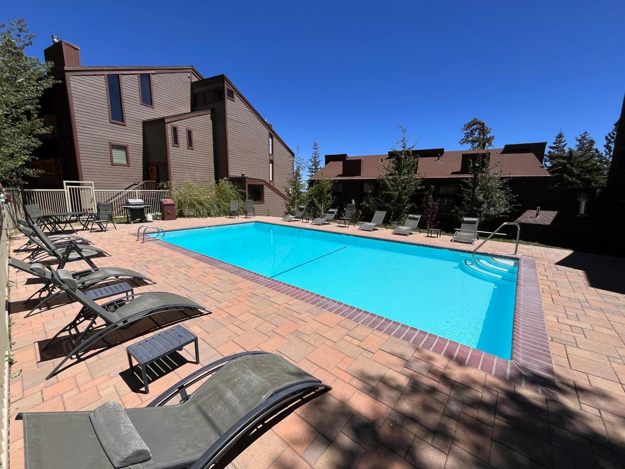 Cozy With Loft At Mammoth & Racquet Club, Hot Tub, Garage, 10 Min Walk To Lifts Apartment Mammoth Lakes