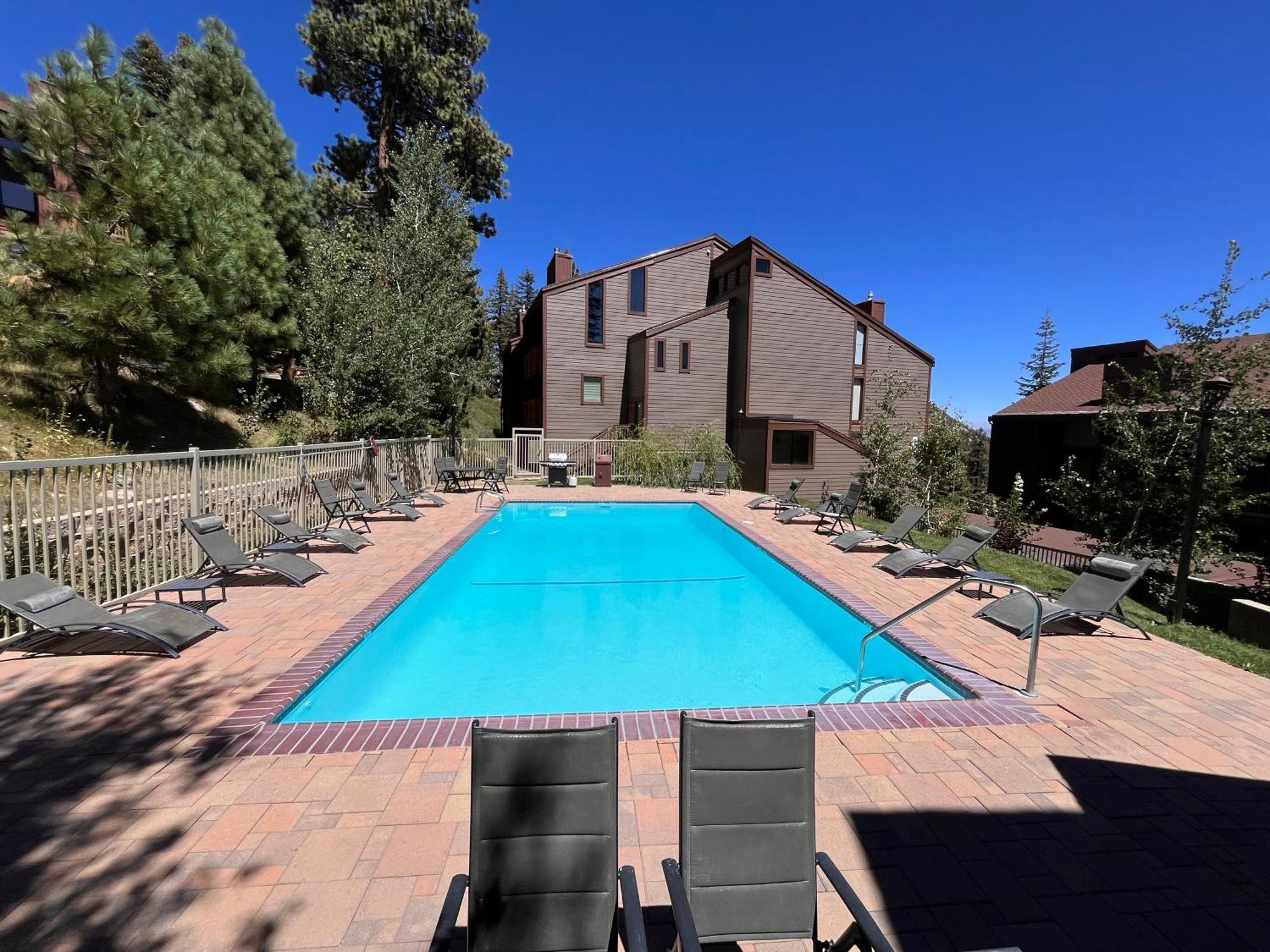 Cozy With Loft At Mammoth & Racquet Club, Hot Tub, Garage, 10 Min Walk To Lifts Mammoth Lakes