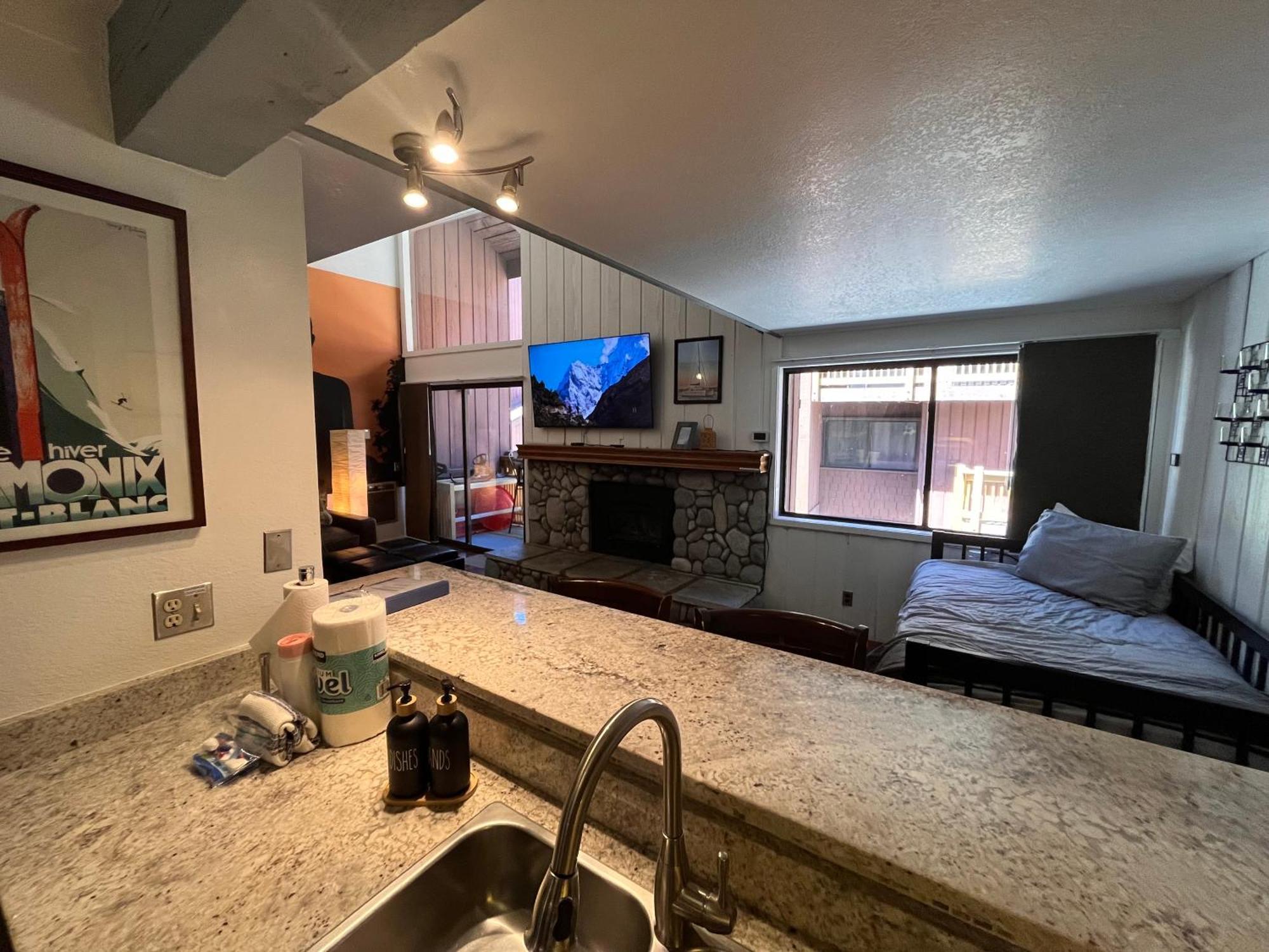 Apartment Cozy With Loft At Mammoth & Racquet Club, Hot Tub, Garage, 10 Min Walk To Lifts *